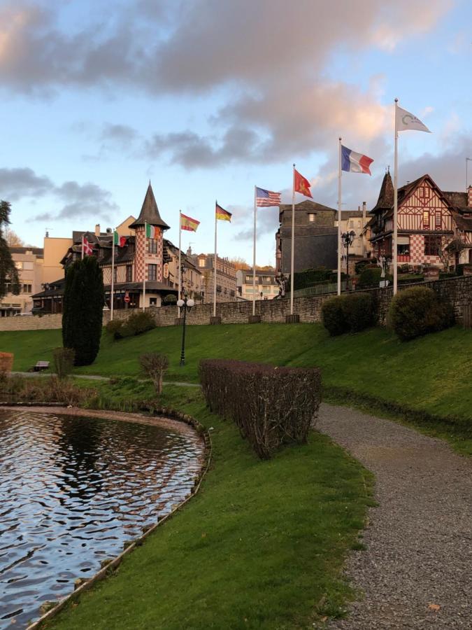 Bed and Breakfast Manoir De La Prise Tarot Bagnoles de l'Orne Normandie Exterior foto